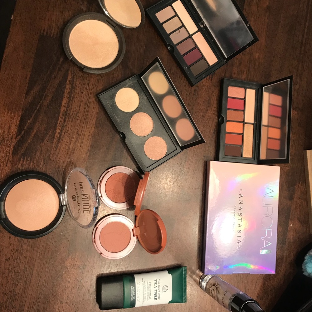 Huge makeup haul. Message me for pricing.
